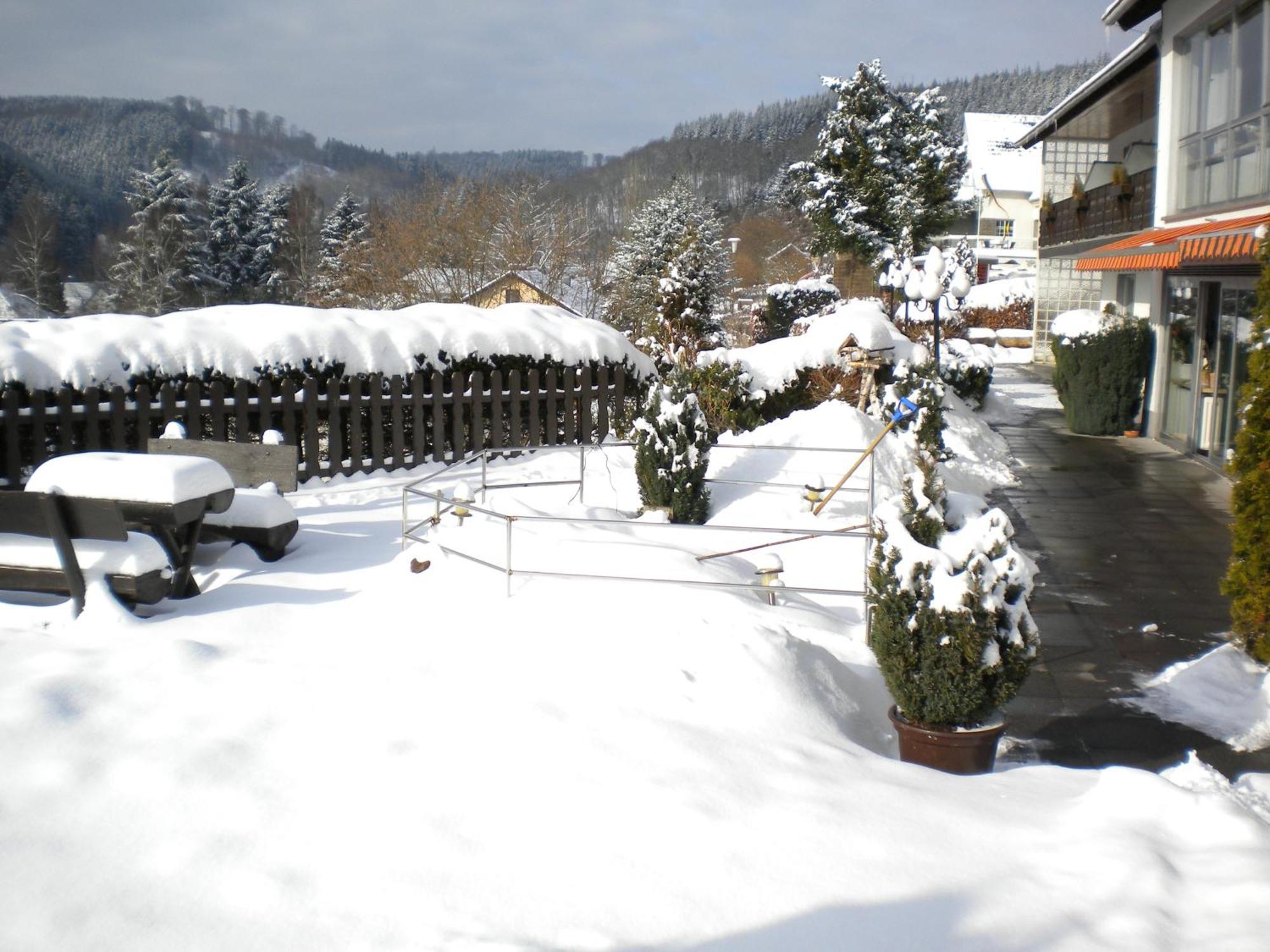 Hotel Pension Haus Berghof Hellenthal Exterior foto