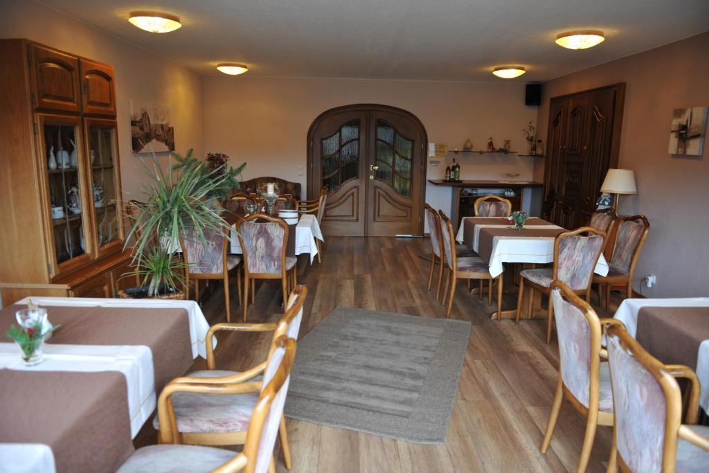 Hotel Pension Haus Berghof Hellenthal Exterior foto
